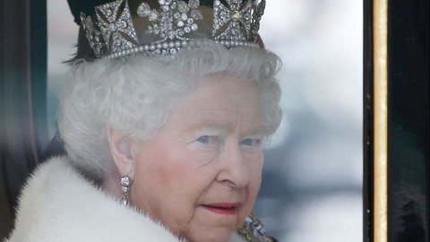 Campeonato Inglês adia próxima rodada de jogos por morte da rainha - Imagem: reprodução grupo bom dia