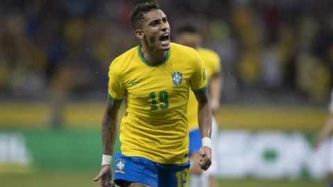 Raphinha comemora seu gol pela seleção brasileira Brasil contra o Paraguai - Imagem: Lucas Figueiredo/CBF
