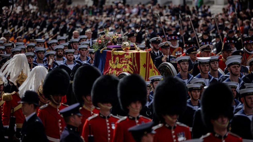 Realeza, líderes mundiais e público se reúnem para funeral da rainha - Imagem: reprodução grupo bom dia