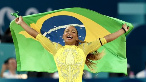 Com a conquista Rebeca é a mulher com mais medalhas olímpicas do Brasil - Imagem: Reprodução / X / @BleacherReport