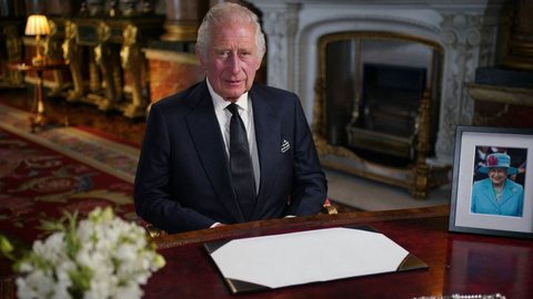 Rei Charles promete seguir exemplo da mãe, a rainha Elizabeth - Imagem:reprodução grupo bom dia