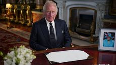Rei Charles promete seguir exemplo da mãe, a rainha Elizabeth - Imagem:reprodução grupo bom dia