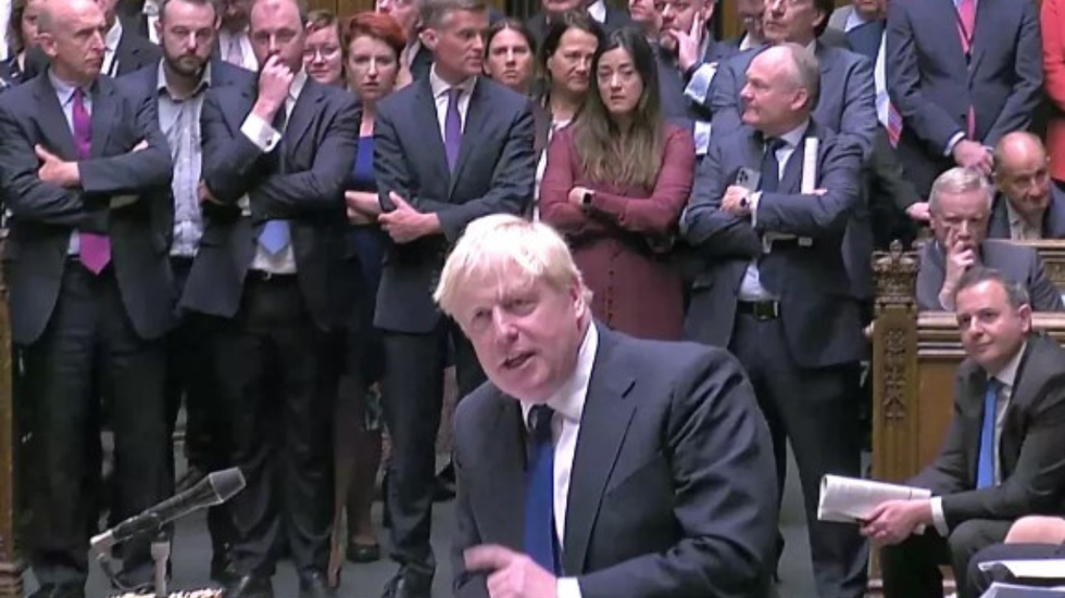 Premiê britânico, Boris Johnson, durante posicionamento diante do parlamento - Foto: Reprodução / Youtube