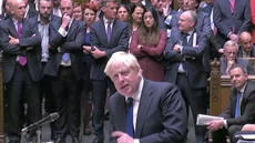 Premiê britânico, Boris Johnson, durante posicionamento diante do parlamento - Foto: Reprodução / Youtube