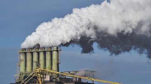 Aquecimento global se intensifica com elevação constante de CO2 e outros poluentes - Imagem: Reprodução / Freepik