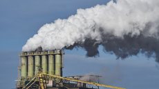 Aquecimento global se intensifica com elevação constante de CO2 e outros poluentes - Imagem: Reprodução / Freepik
