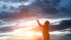 Religião como Arma de Manipulação de Massas e Preconceito Religioso - Imagem: Reprodução / Freepik