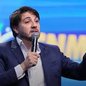 Renan Santos criticou Nikolas Ferreira durante evento do MBL e fez ataques pessoais ao deputado federal em discurso para apoiadores. - Imagem: Bartholomeu Ferreira da Cruz / Agência CNM