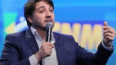 Renan Santos criticou Nikolas Ferreira durante evento do MBL e fez ataques pessoais ao deputado federal em discurso para apoiadores. - Imagem:  Bartholomeu Ferreira da Cruz / Agência CNM