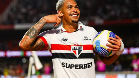Atacante é garantido por mais tempo no Tricolor - Imagem: Marco Miatelo/AGIF