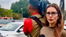 A repórter Fabíola Corrêa foi vítima de um assalto enquanto se preparava para uma transmissão do programa Alô, Você - Imagem: Reprodução / Instagram / @reporterfabiolacorrea