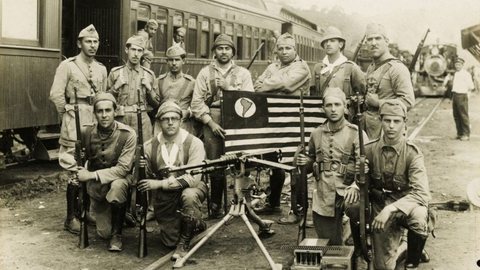 Combatentes paulistas na Estação de Barão Ataliba Nogueira, no município de Itapira/SP - Imagem: Reprodução / Wikipédia / Acervo da página Tudo por São Paulo 1932