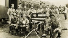 Combatentes paulistas na Estação de Barão Ataliba Nogueira, no município de Itapira/SP - Imagem: Reprodução / Wikipédia / Acervo da página Tudo por São Paulo 1932