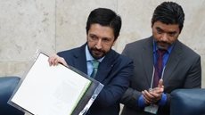 Nova legislação impõe regras rigorosas para mototáxis e aplicativos, incluindo multas de até R$ 1,5 milhão para descumprimento - Imagem: Reprodução / Richard Lourenço / Rede Câmara