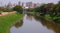 Ações irregulares de esgoto estão afetando o Rio Sorocaba, e as autoridades começam a apurar soluções para o problema. - Imagem: Rob Sabino