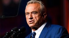 Robert F. Kennedy Jr. suspende campanha presidencial e declara apoio a Donald Trump - Imagem: Reprodução / X / @eixopolitico