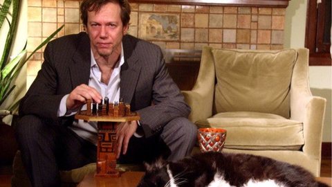 Aprofundamos a discussão sobre a influência de Robert Greene nos discursos de coaches evangélicos e suas implicações espirituais - Imagem: Reprodução | Redes Sociais