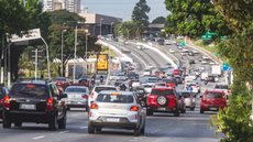A decisão da Prefeitura de São Paulo é baseada em estudos da CET, que indicam queda no volume de veículos durante as festas - Imagem: Reprodução/G1