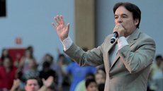 Bispo Robson Rodovalho defendeu publicamente o nome da vereadora Priscila Costa para compor uma eventual chapa presidencial liderada por Flávio Bolsonaro em 2026. - Imagem: Reprodução