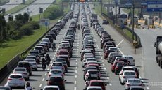 As concessionárias alertam para congestionamentos frequentes nas saídas e retornos para a capital durante o período festivo - Imagem: Reprodução/G1