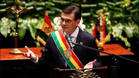 Manifestantes enfrentam forças de segurança durante protestos contra o governo Rodrigo Paz em meio à crise política e econômica na Bolívia. - Imagem: Reprodução