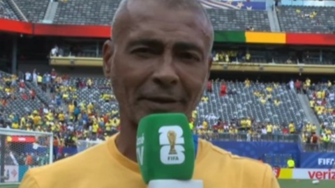 Ídolo do tetracampeonato de 1994 e atual senador pelo PL do Rio, Romário atua como comentarista da CazéTV na Copa de 2026 - Imagem: Reprodução | Cazé TV
