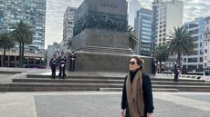 A deputada esbanja com seu staff - Imagem: Reprodução/ Portal Rosana Valle
