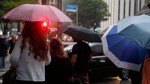 Rota de chuva: áreas em São Paulo podem atingir 150 mm de precipitação durante a semana - Imagem: Reprodução / Agência Brasil / Paulo Pinto