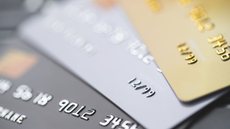 As mudanças nos cartões de crédito devem levar a reajustes de preços ao consumidor - Imagem: reprodução Canva