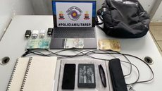 Notebook, celular e a quantia em dinheiro foram recuperados e entregues ao proprietário. - Imagem: Reprodução/Polícia Civil.