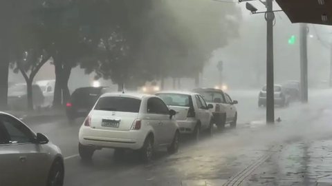 Prefeitura de Porto Alegre declara situação de emergência e busca assistência para famílias afetadas por tempestade - Imagem: Reprodução / Redes Sociais