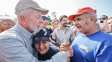 Lula nesta quinta-feira em visita ao bairro Navegantes, em Arroio do Meio - RS - Imagem: Divulgação / Ricardo Stuckert / PR