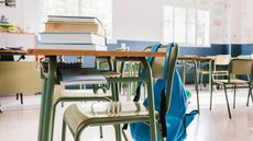 Novo projeto seguirá diretrizes da rede municipal, garantindo uniformidade e proibição de pregação religiosa nas escolas públicas. - Imagem: Reprodução | Freepik