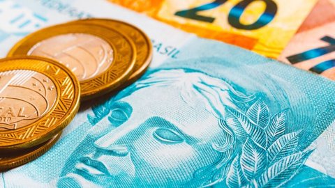 Salário mínimo será de R$ 1.518 em 2025 - Imagem: Reprodução / Freepik