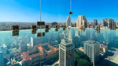 Vidro de mirante a 150 m de altura trinca e apavora turistas em SP - Imagem: reprodução Instagram