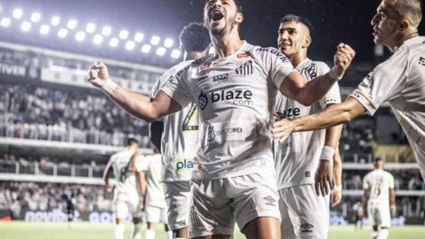 Jogando em casa, o Santos venceu a Ponte Preta por 3 a 1, com direito a dois gols de Giuliano - Imagem: Reprodução/Instagram @santosfc