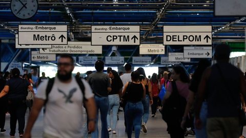 Movimento de passageiros na estação Barra Funda - Imagem: Reprodução / Agência Brasil / Fernando Frazão