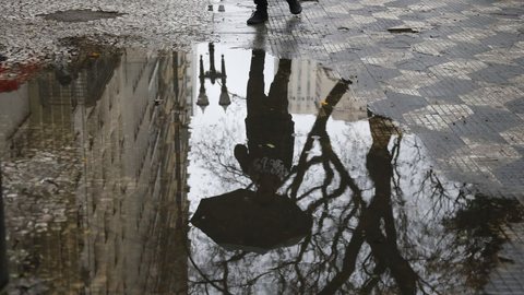 A previsão de chuva para São Paulo pode colocar um ponto final nos planos ao ar livre - Imagem: Reprodução / Paulo Pinto / Agência Brasil