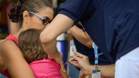 Crianças de 1 a 4 anos devem ser vacinadas - Imagem: Reprodução / Tomaz Silva / Agência Brasil