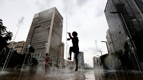 Recorde de calor no mês de junho em São Paulo - Imagem: Reprodução / Paulo Pinto / Agência Brasil