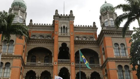 Apesar dos avanços, a Fiocruz alerta que ainda há um longo caminho até a vacina estar disponível para uso clínico - Imagem: Reprodução/Fernando Frazão/Agência Brasil