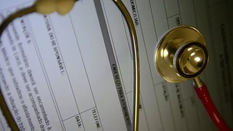 A chamada 'máfia das liminares' transforma a urgência médica em um mercado bilionário, por meio de decisões judiciais rápidas e sem critério técnico, cujo custo recai sobre os consumidores - Imagem: Reprodução / Marcelo Casal Jr / Agência Brasil