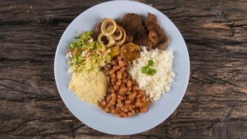 Seduc garante almoço para estudantes durante férias escolares - Imagem: Reprodução / Freepik