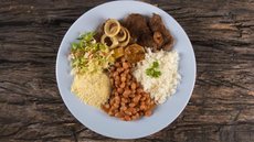 Seduc garante almoço para estudantes durante férias escolares - Imagem: Reprodução / Freepik