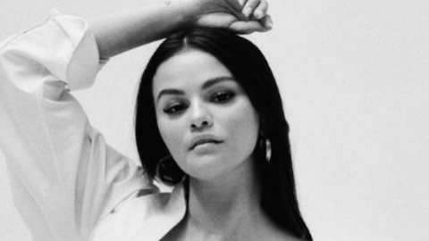Selena ainda alegou que apesar de ter um "álbum em si", está cansada para seguir as duas vertentes - Imagem: Reprodução/Instagram @selenagomez