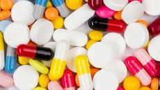 Senado aprova projeto de lei que isenta imposto de importação sobre medicamentos - Imagem: Reprodução / Freepik