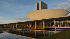 Medida aprovada busca garantir maior segurança financeira com limite de 35% do salário para parcelas de empréstimos - Imagem: Reprodução / Agência Brasil