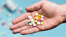 Conselho Federal de Farmácia defende que farmacêuticos têm direito à prescrição desde 2014 - Imagem: Reprodução / Freepik