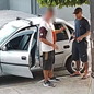 Câmeras de segurança registraram o idoso sendo abordado pelo criminoso - Imagem: Reprodução