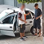 Câmeras de segurança registraram o idoso sendo abordado pelo criminoso - Imagem: Reprodução